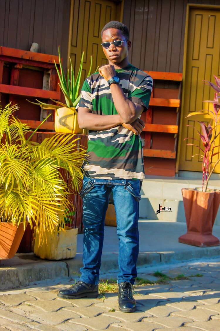  43180396  Ebenezer, 26 ,    Cotonou