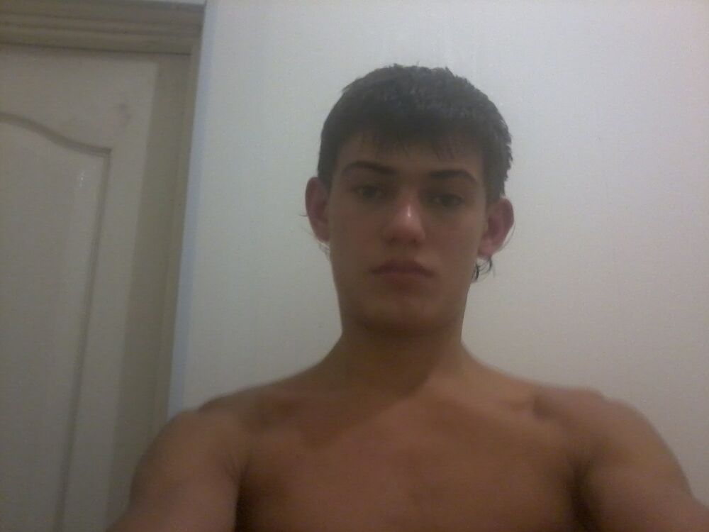  ,   Artur, 33 ,   c 