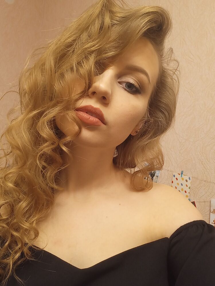 39562436  Polina, 24 ,    