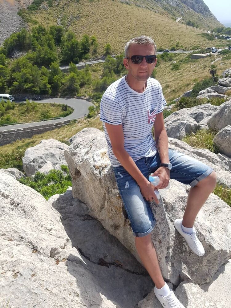  24649306  Dzmitry, 41 ,    