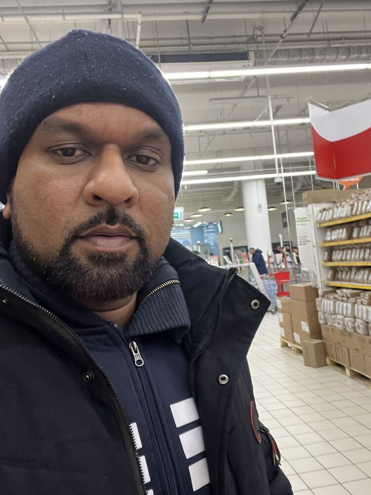  31327986  Chaminda, 38 ,    