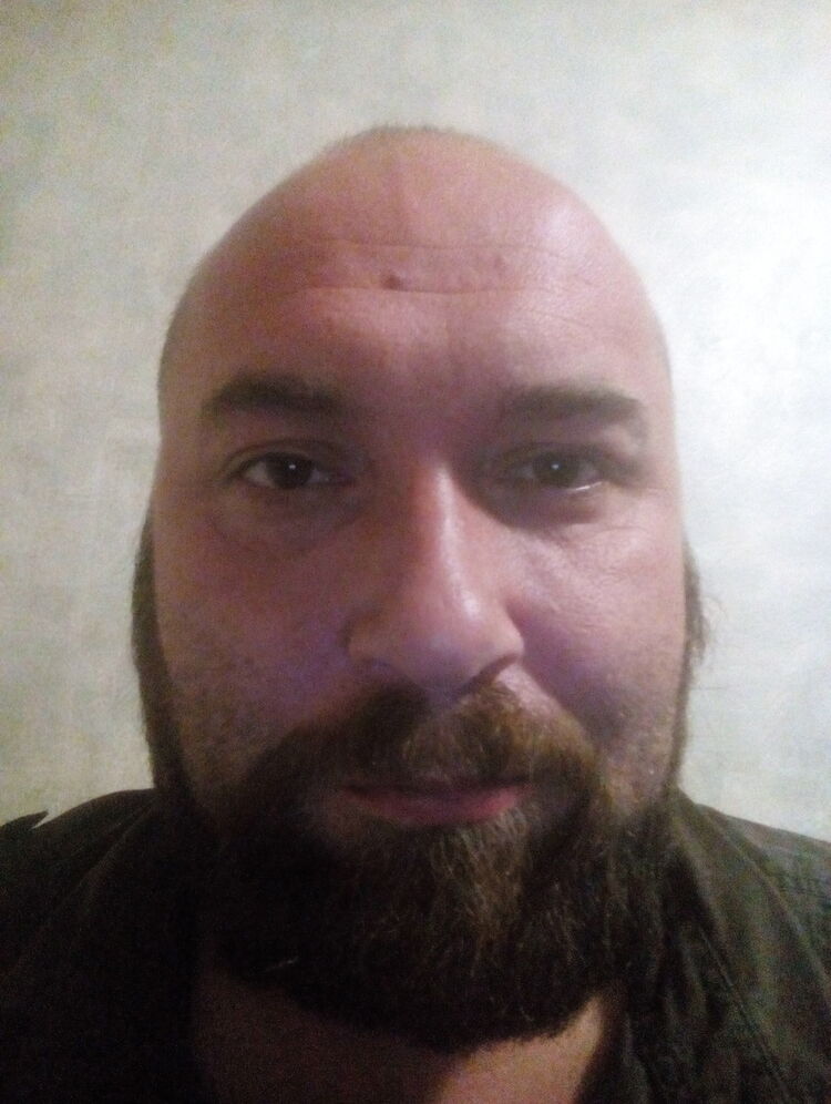  10458726  Stanislav, 44 ,    