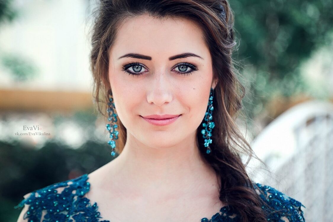  ,   Eva, 32 ,   ,   