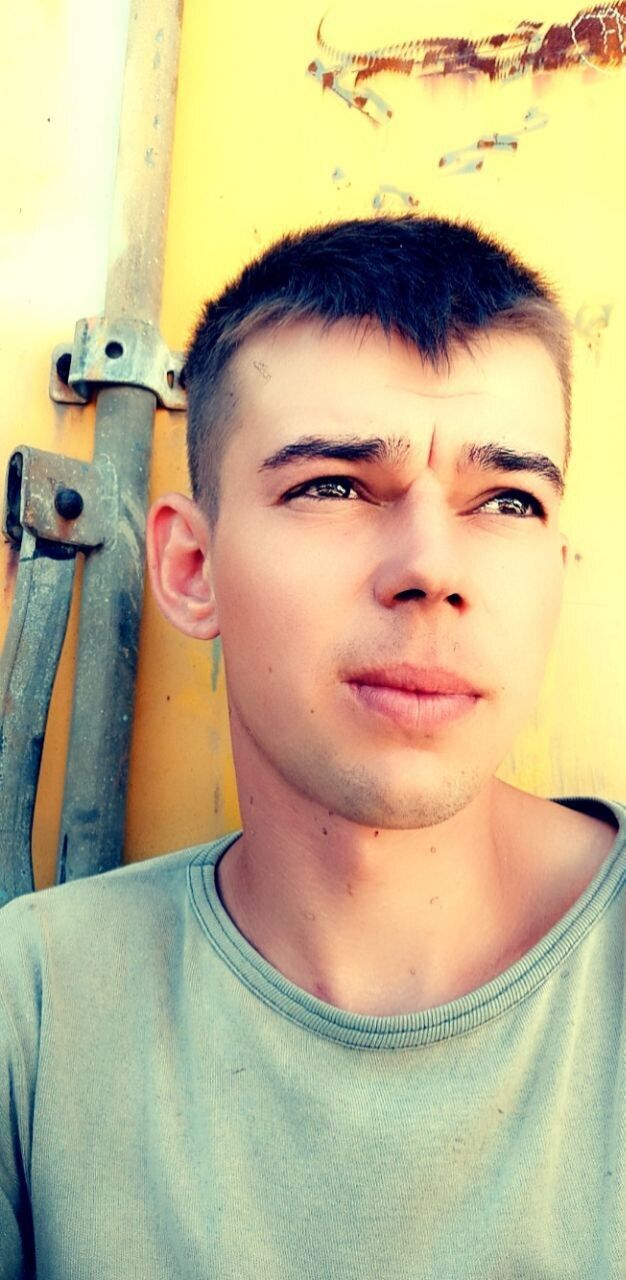  35145926  Andrei, 30 ,    