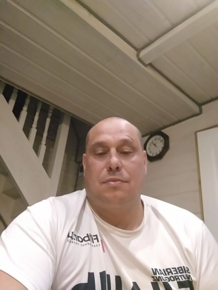  21041276  Aleksei, 53 ,    