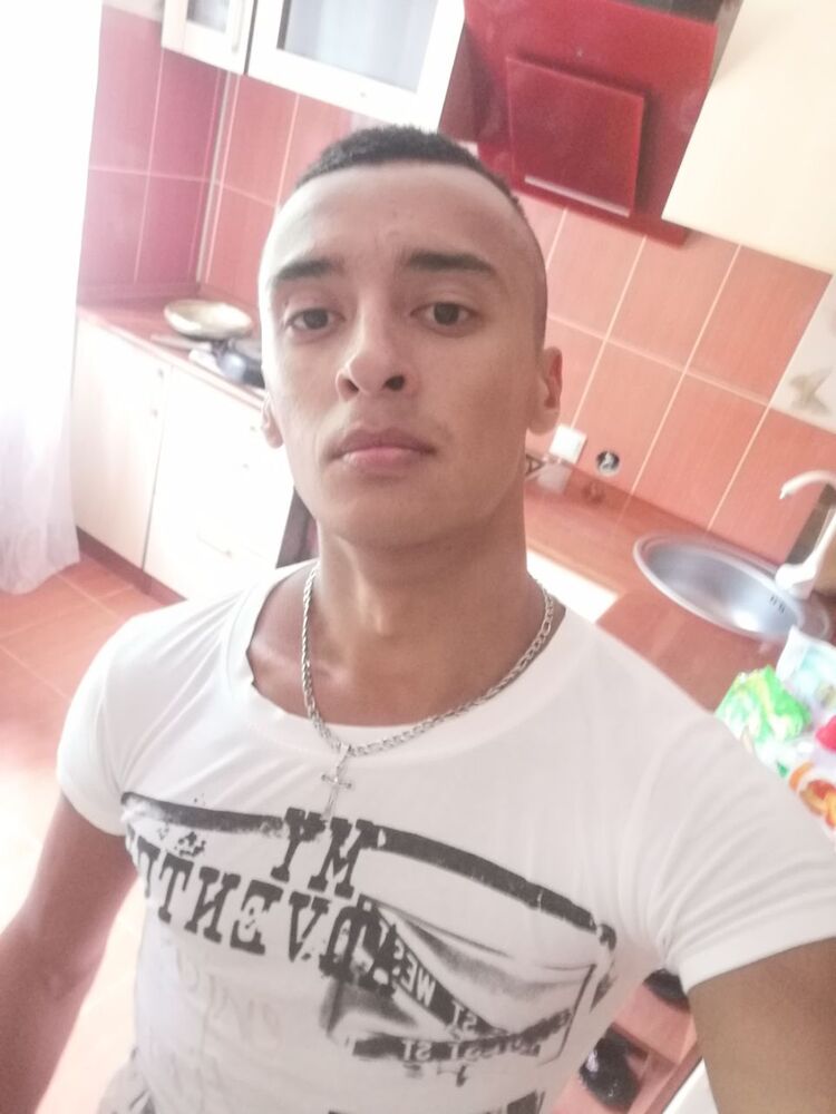  ,   Artur King, 25 ,   c 