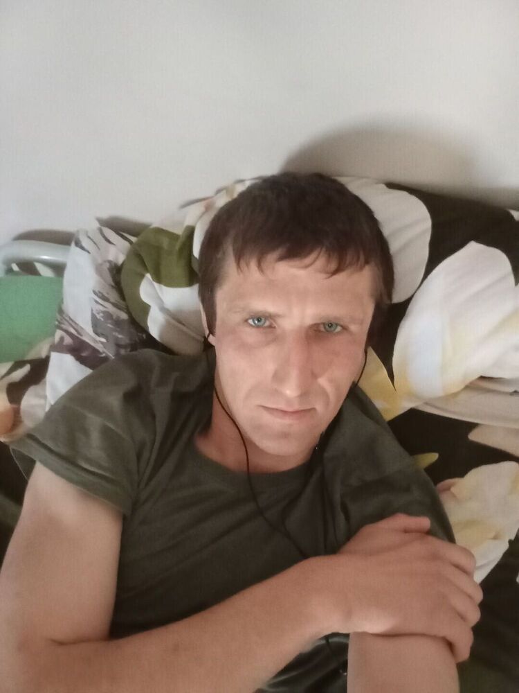  44244316  Maks, 37 ,    
