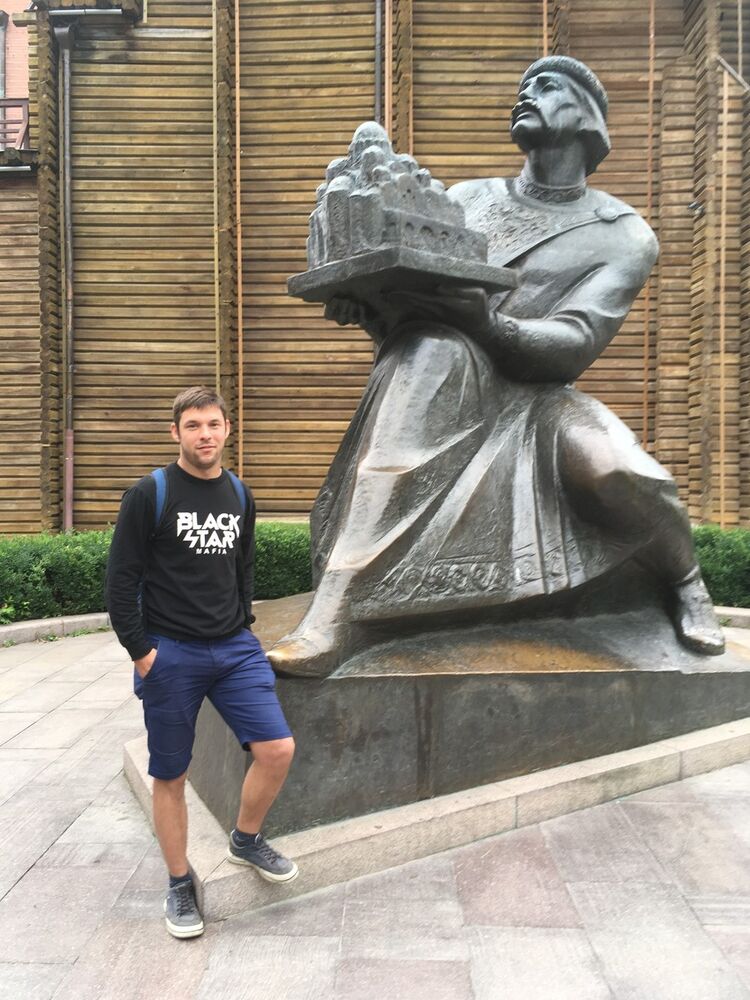  18041046  , 32 ,    