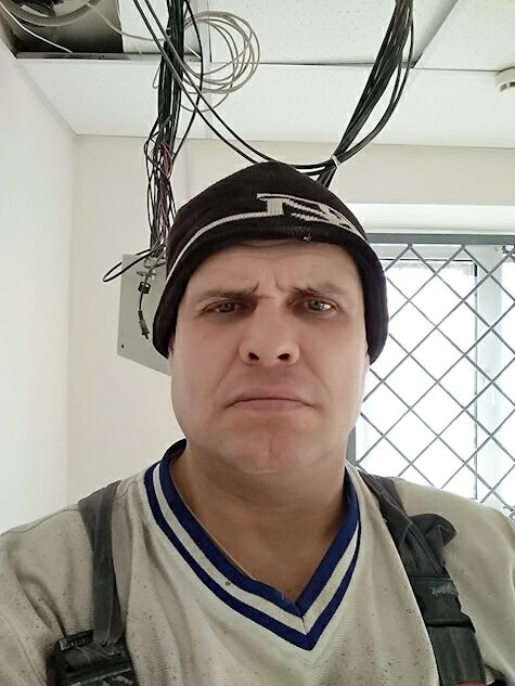  32721896  Viktor, 49 ,    
