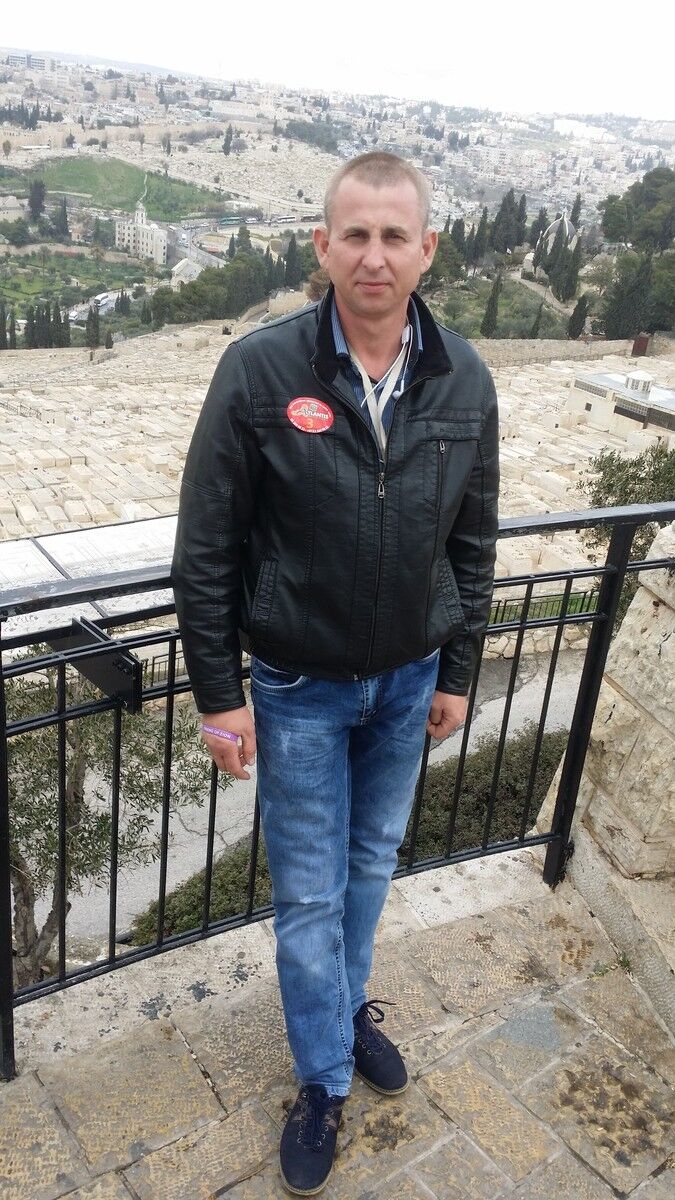  9066086  Alexandru, 43 ,    