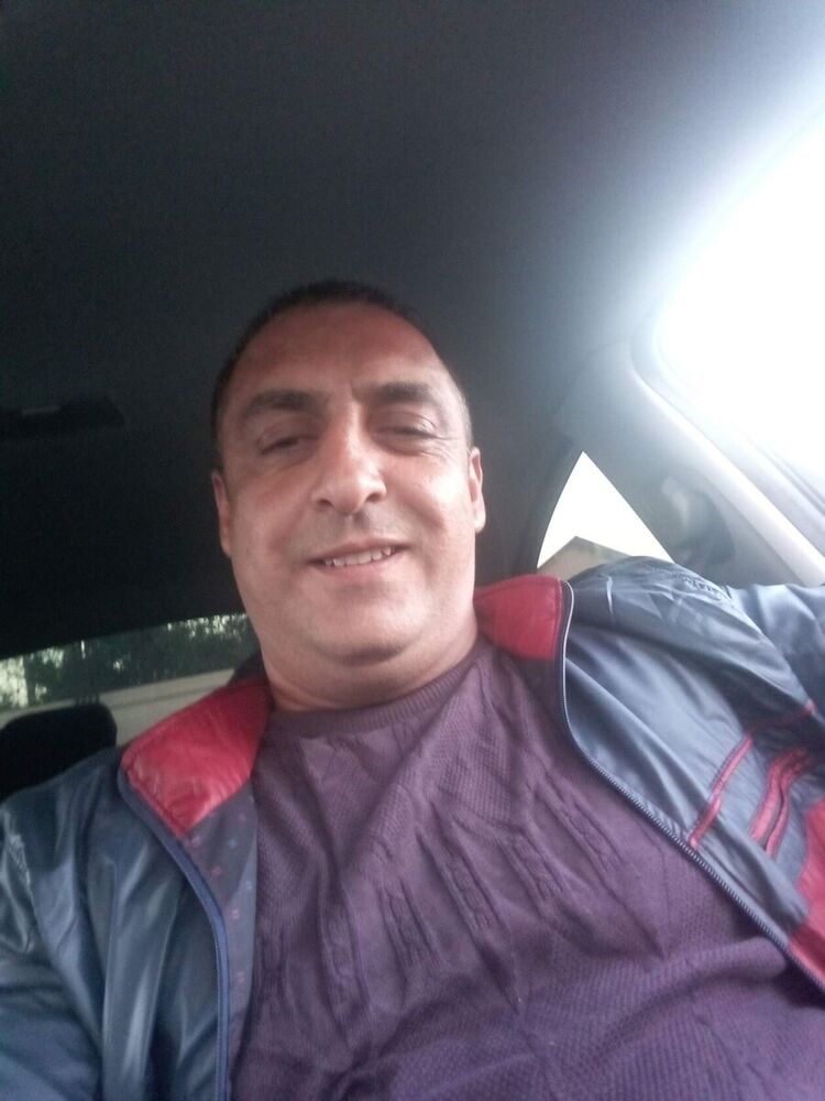  21531796  Hovsep, 45 ,    