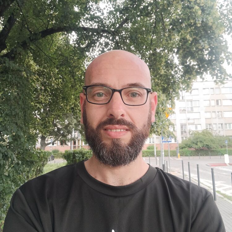  ,   Anatolii, 37 ,   ,   , c , 