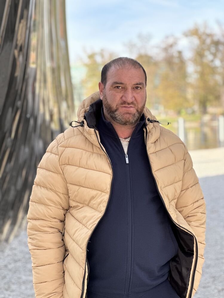  41972686  Ruslan, 42 ,    