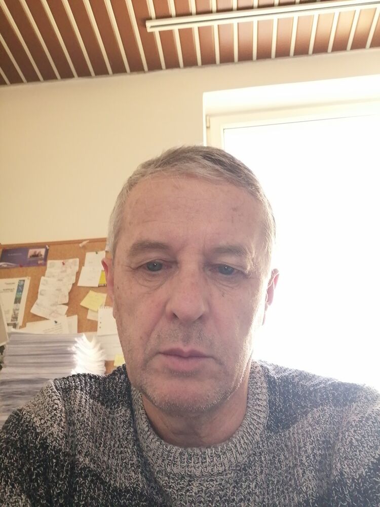  18386926  Karl, 64 ,    