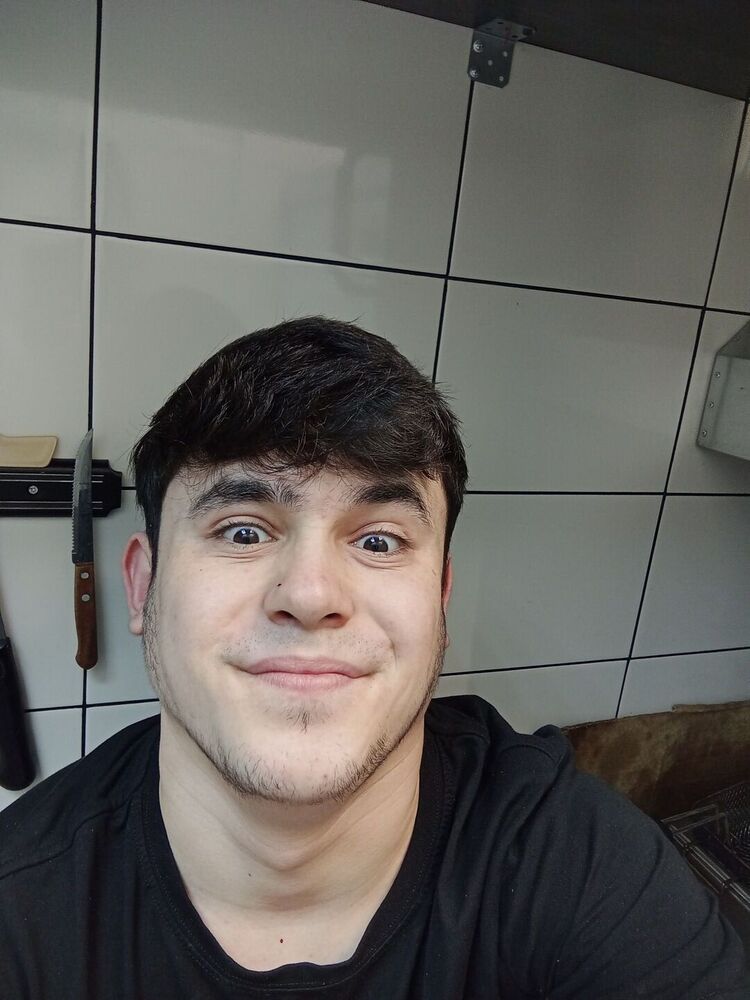  40568126  , 21 ,    -