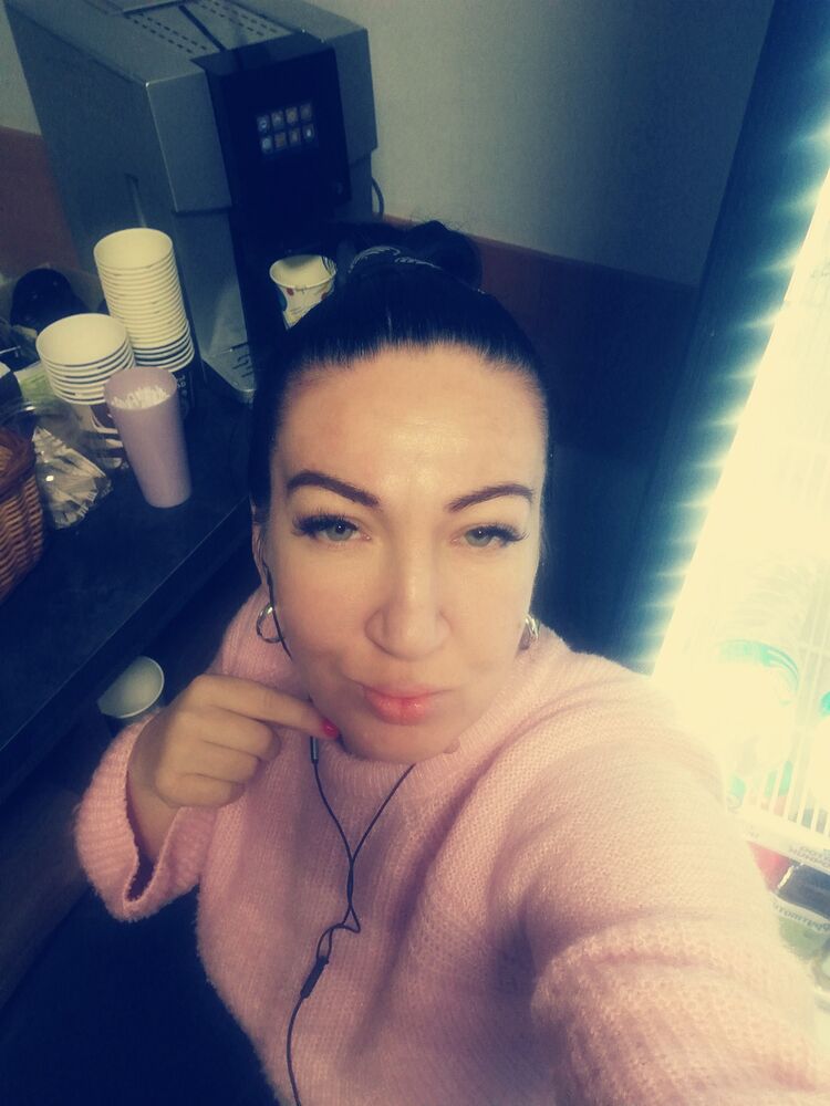  ,   MiLana, 42 ,  