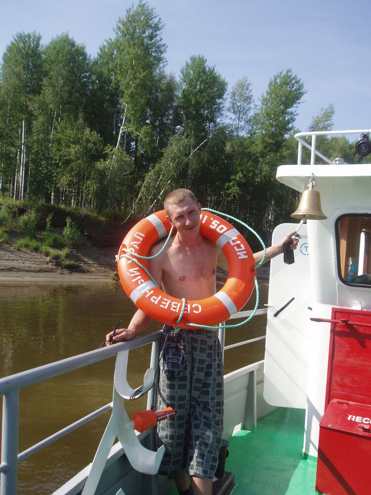  5899706  Vik, 44 ,    