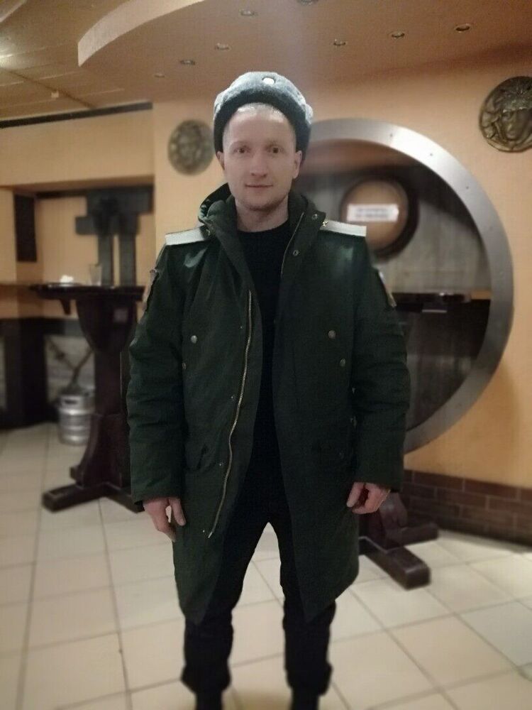  29978236  Alexander, 38 ,    -