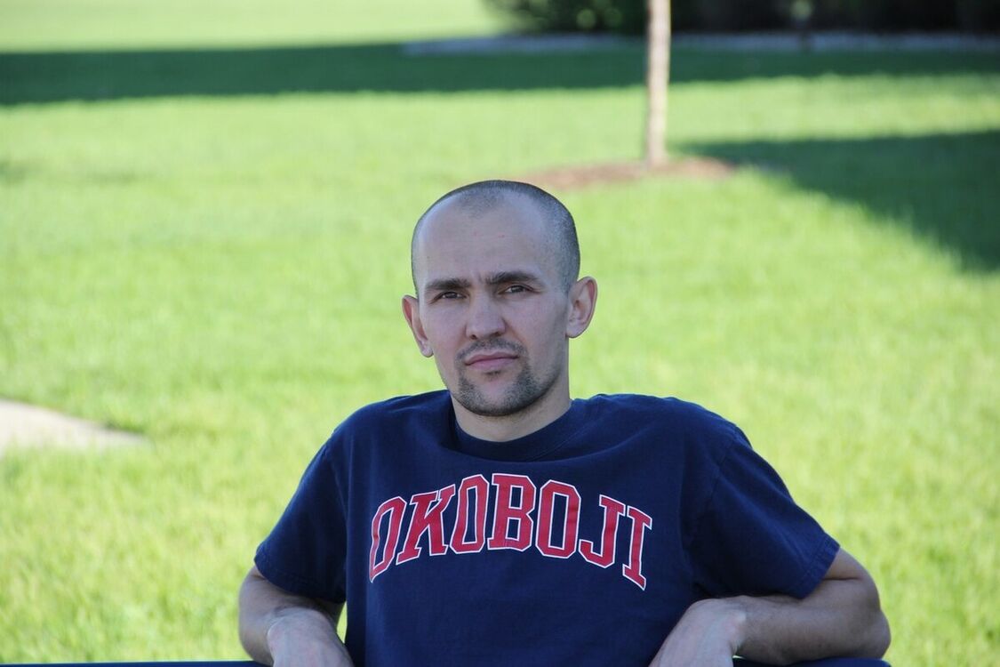  ,   Ruslan, 37 ,   ,   , c 