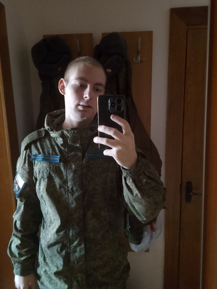 49833046  , 19 ,    