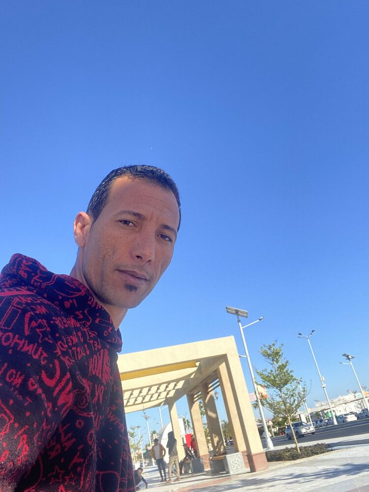  33698396  Ahmed, 36 ,    Al Ghardaqah