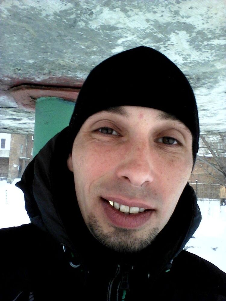  5858356  Stas, 44 ,    -