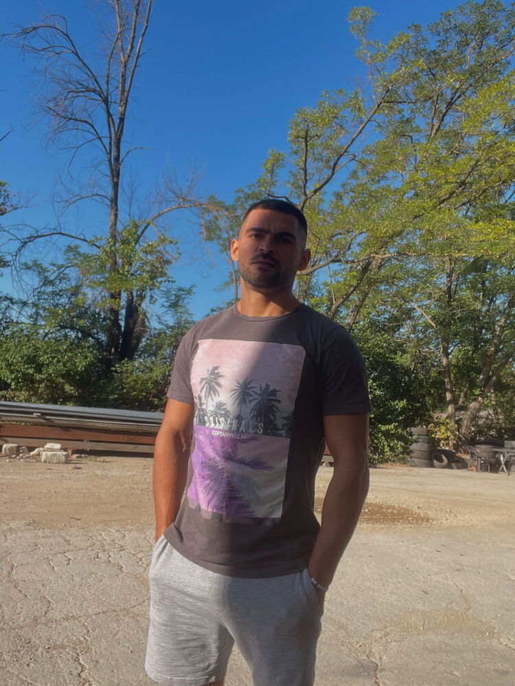  53092066  Andrei, 34 ,    