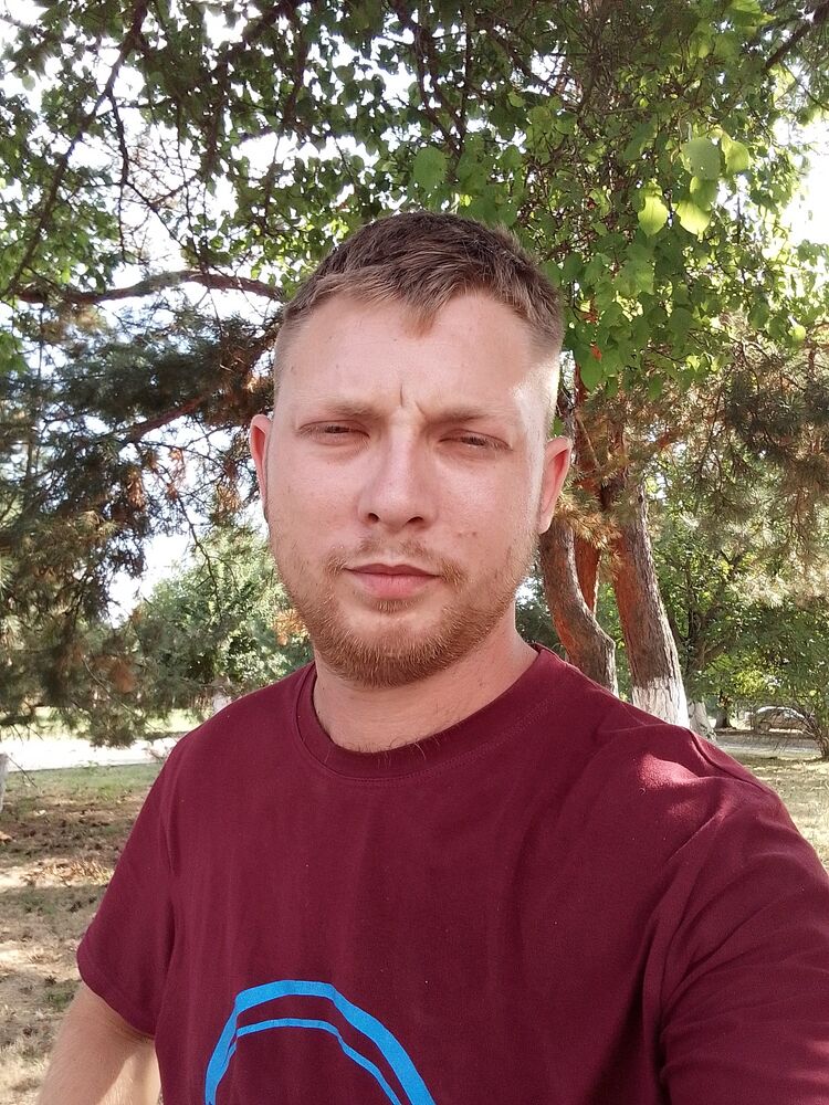  53045326  Ilya, 24 ,    