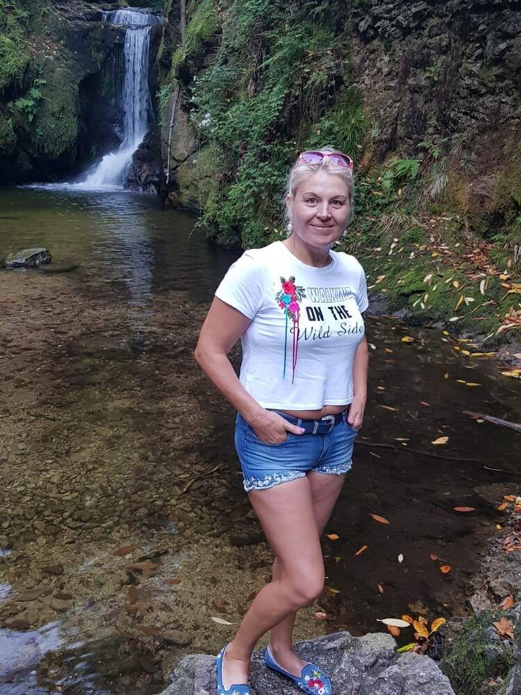  23035326  Angela, 49 ,    