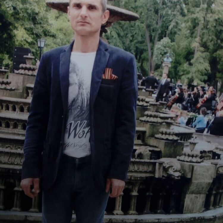  12703246  DMITRI, 46 ,    