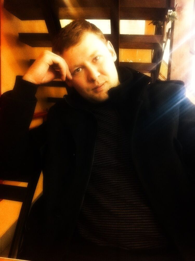  54225656  Ghost, 39 ,    