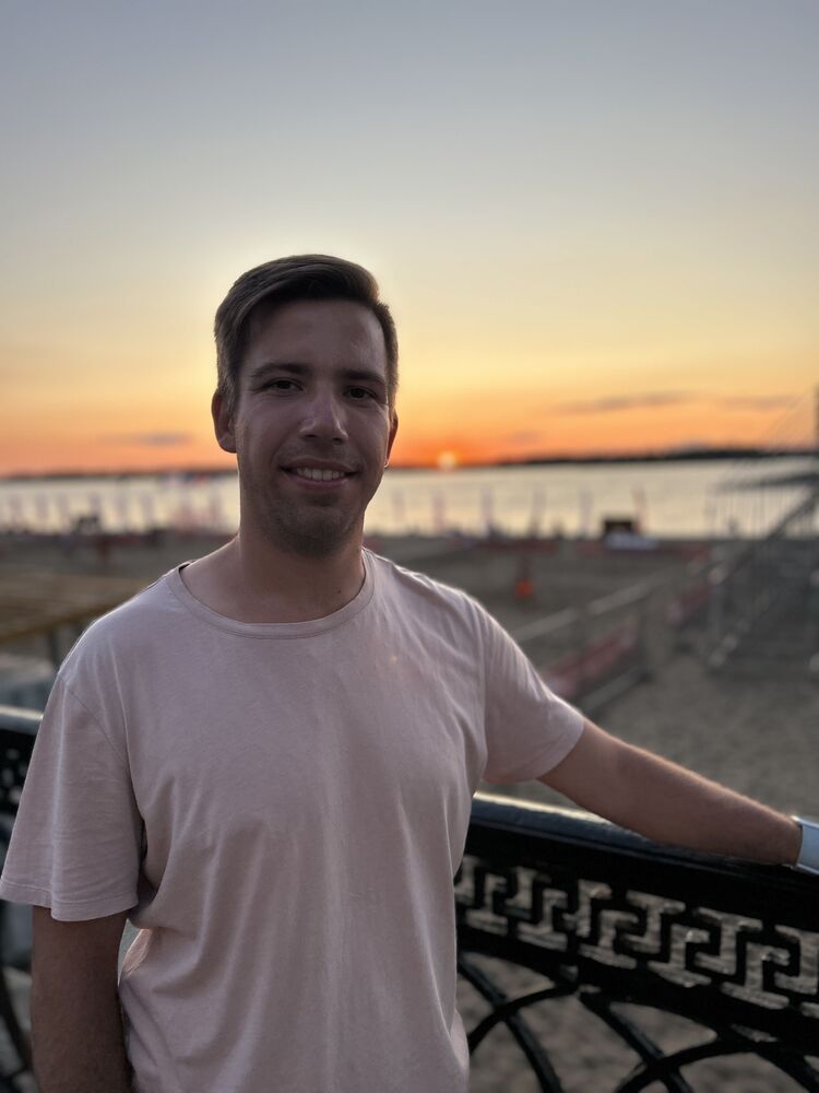  54681836  Dennis, 29 ,    