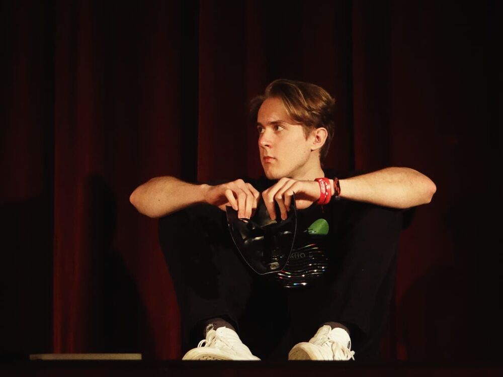 ���� 37744106 ����� ������, 23 ����, ���� ���������� � ������