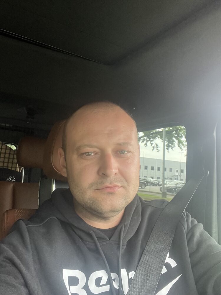  44998796  Andrei, 36 ,    