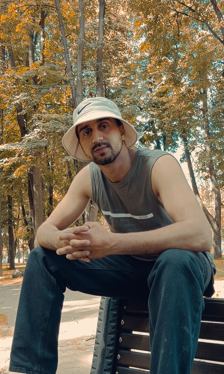  53935966  Mohamed, 25 ,    