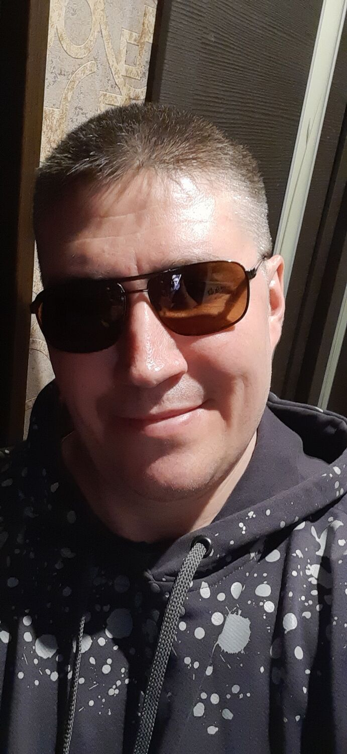  32907216  Pavel, 48 ,    -