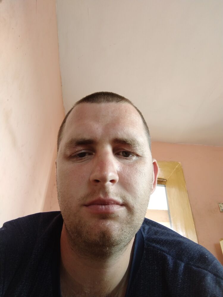  40445086  Leonid, 31 ,    
