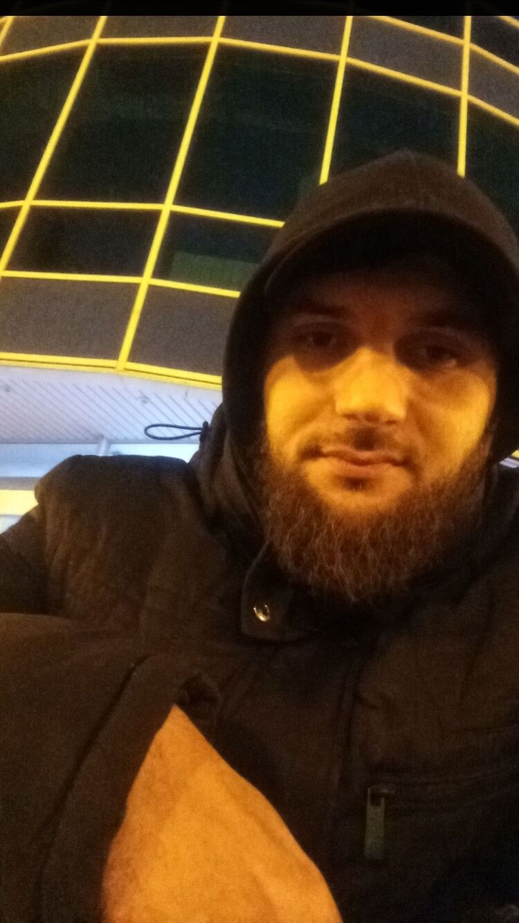  48668046  Temir, 29 ,    