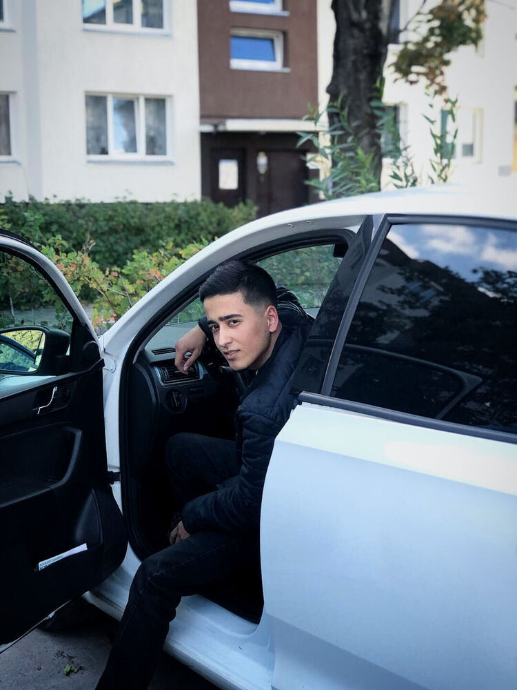  38134706  Mati, 22 ,    -