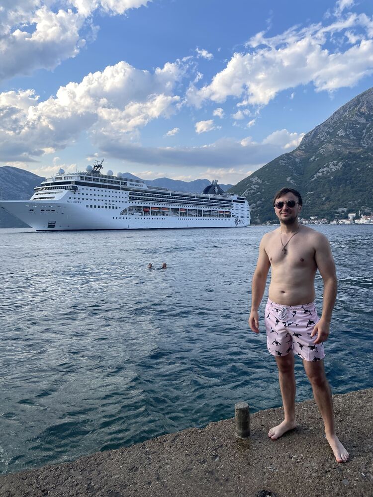  Herceg-Novi,   Maxim, 26 ,   ,   , 