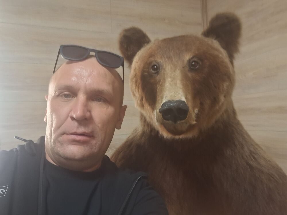  ,   Anton, 39 ,   ,   