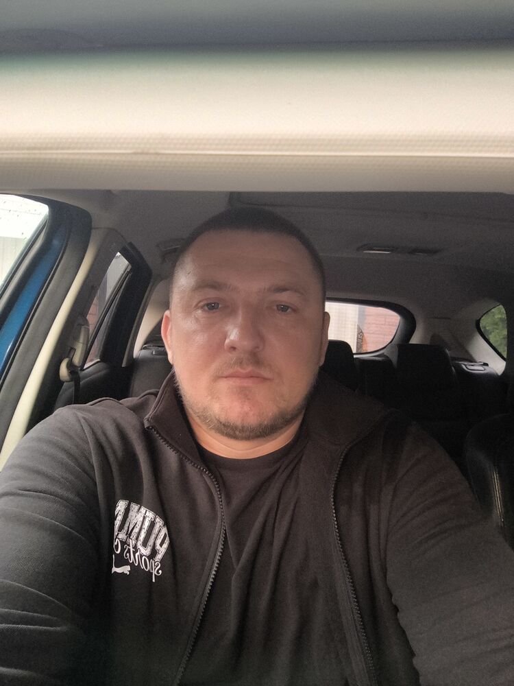  53272666  Viktor, 37 ,    