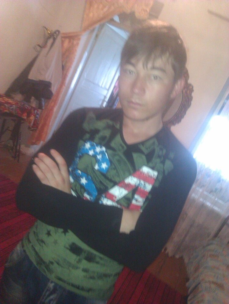  5832286  Jonibek, 32 ,    