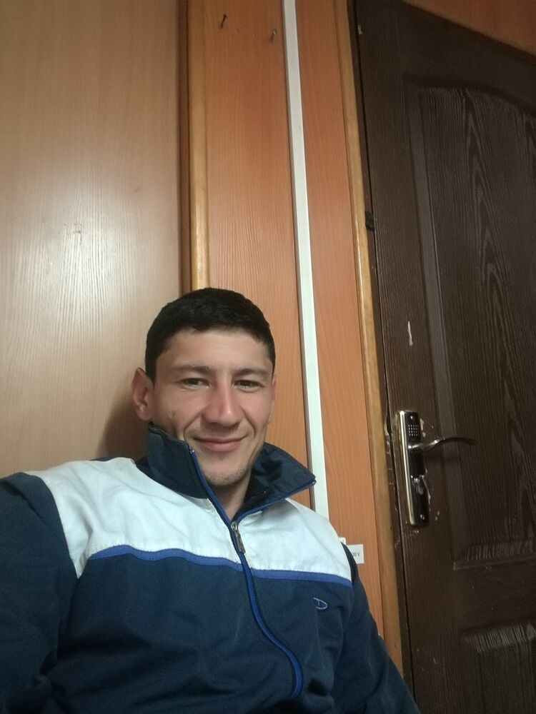  19225816  Botir, 30 ,    