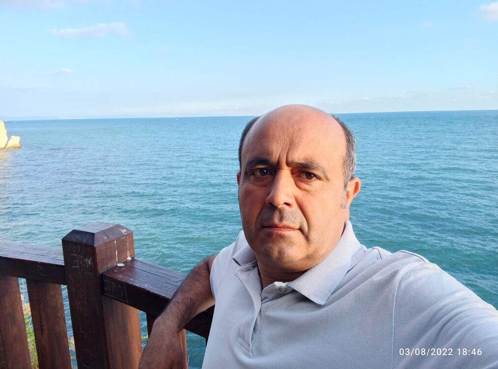  48848726  Ersin, 47 ,    