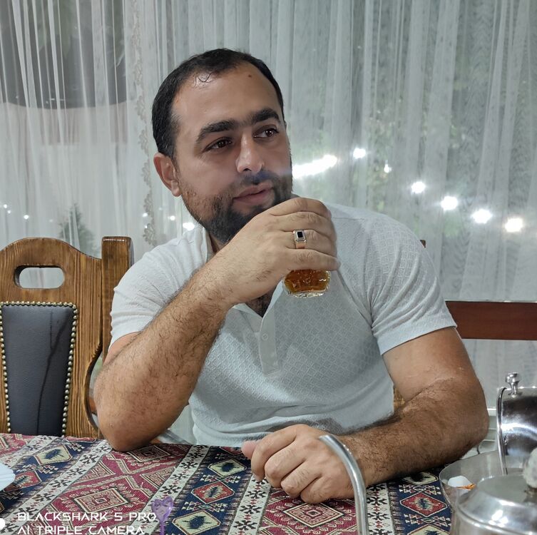  53407506  Araz, 35 ,     