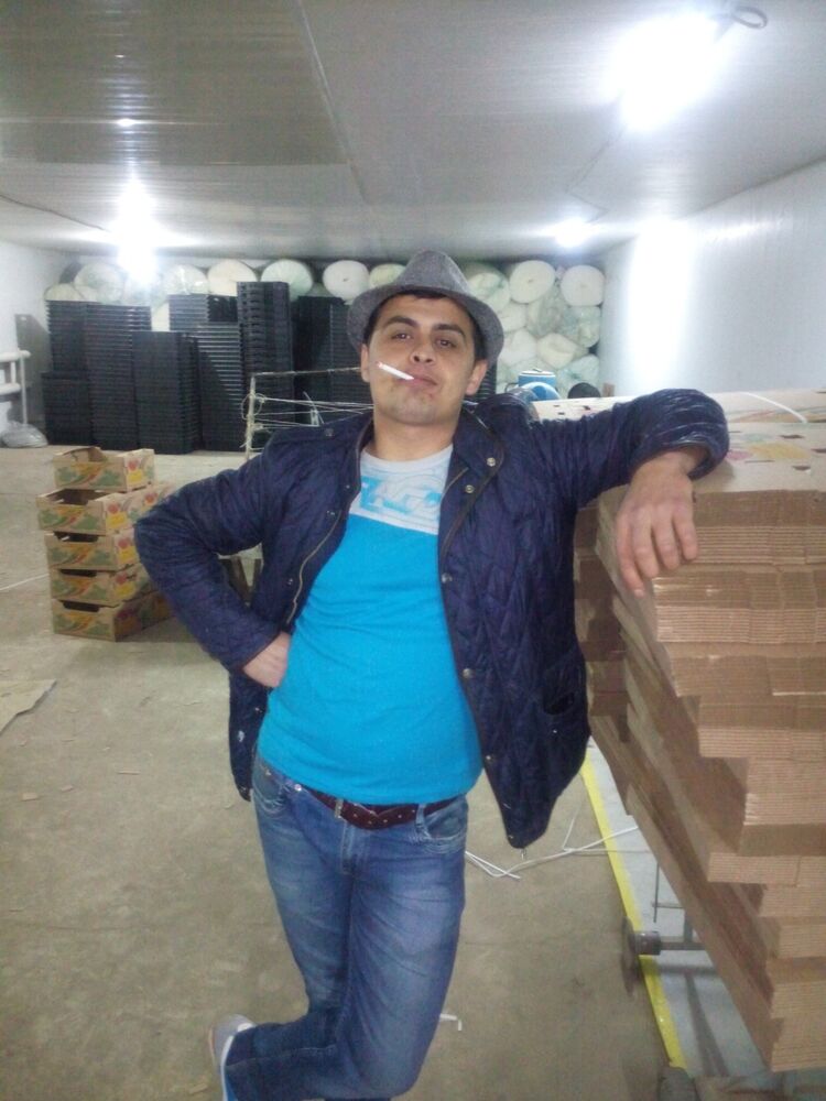  43669646  Zaur, 37 ,    