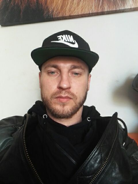  23945276  Artur, 39 ,    