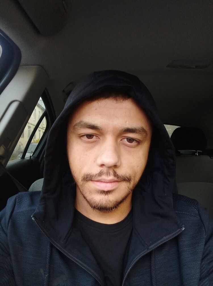  37723376  Ilya, 33 ,    