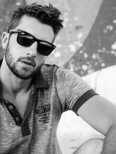  ,   Viktor, 37 ,   ,   